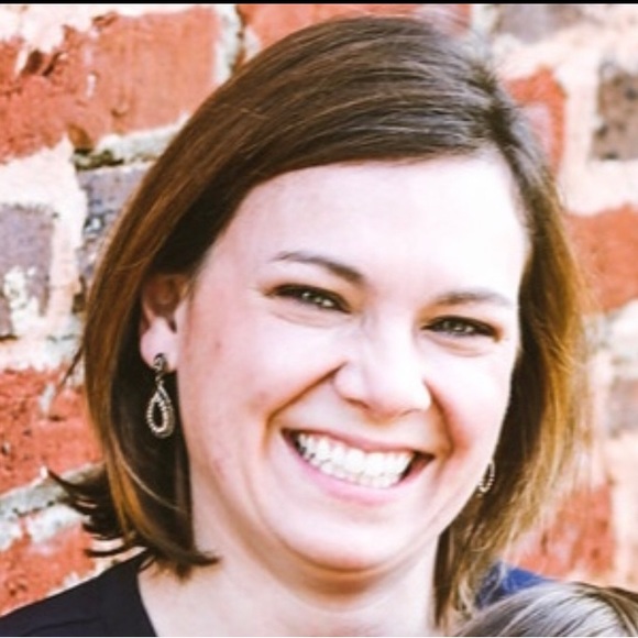Meet your Posher, Jessica - Picture 1 of 1